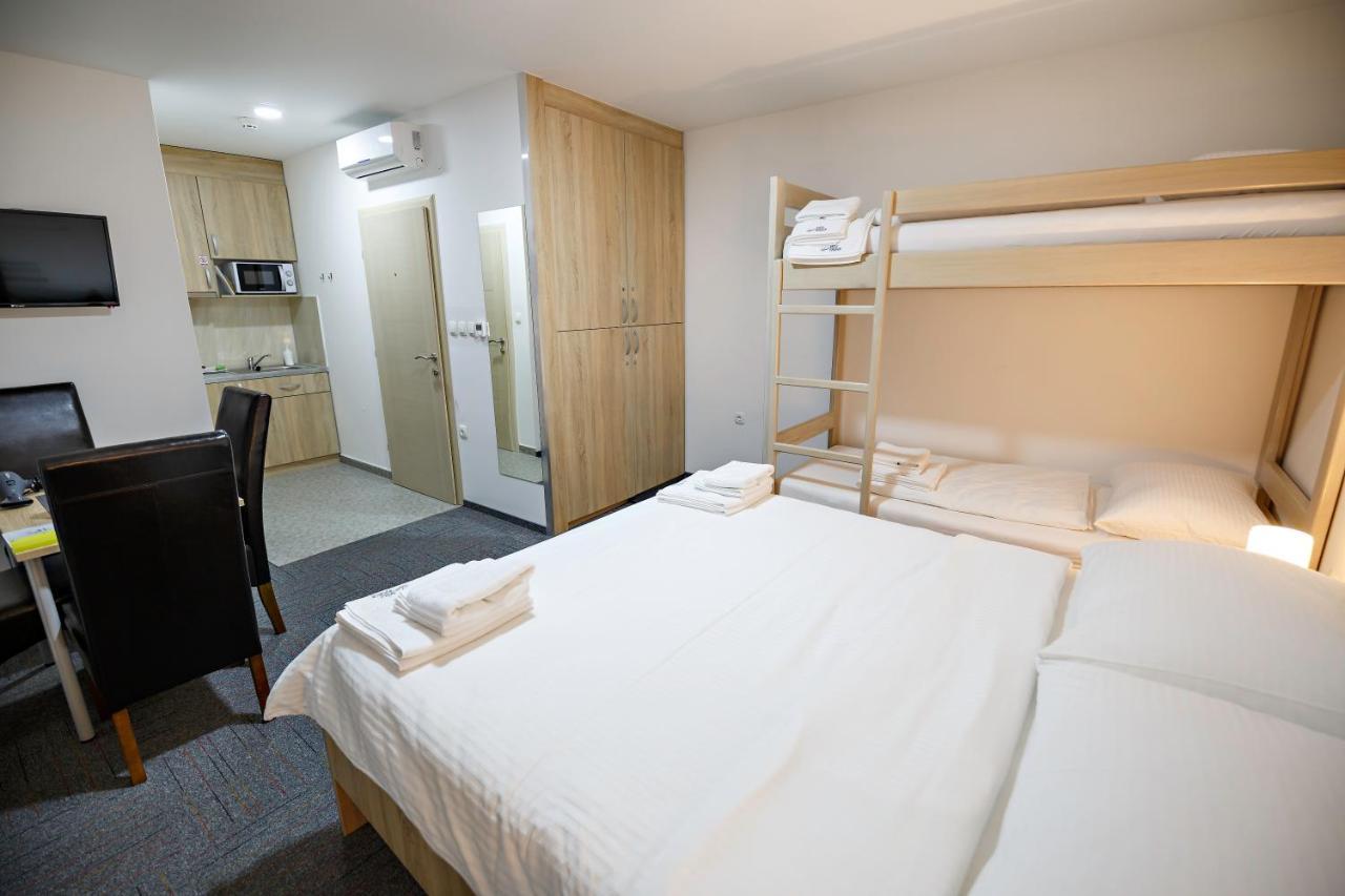 Mali Pariz Hostel Slavonski Brod